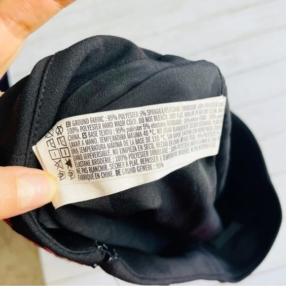 Forever 21 Black Floral Embroidered Mini Skirt Size Small - Picture 7 of 8